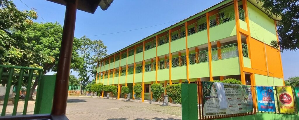 Gedung sekolah tiga lantai milik SDIT Insan Aulia